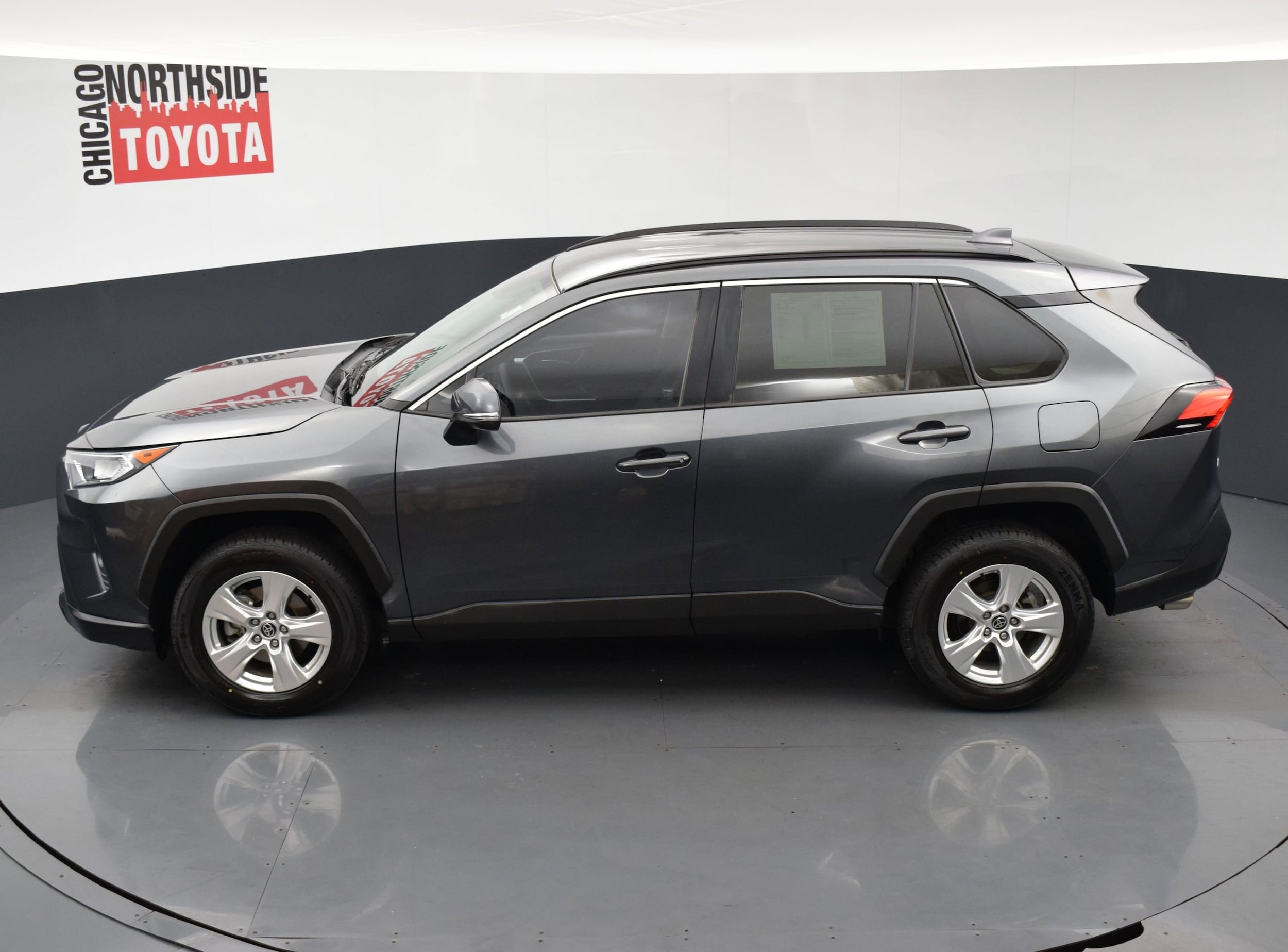 2021 Toyota RAV4 XLE - Photo 17