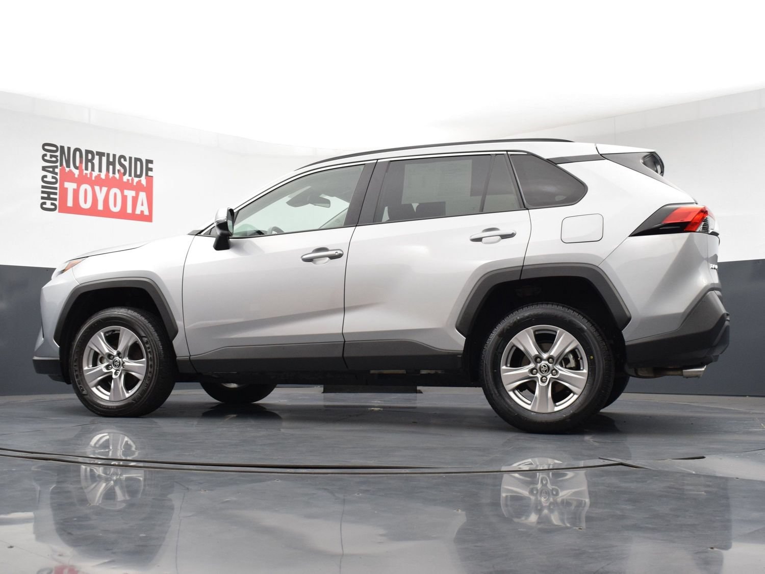 2025 Toyota RAV4 XLE - Photo 25