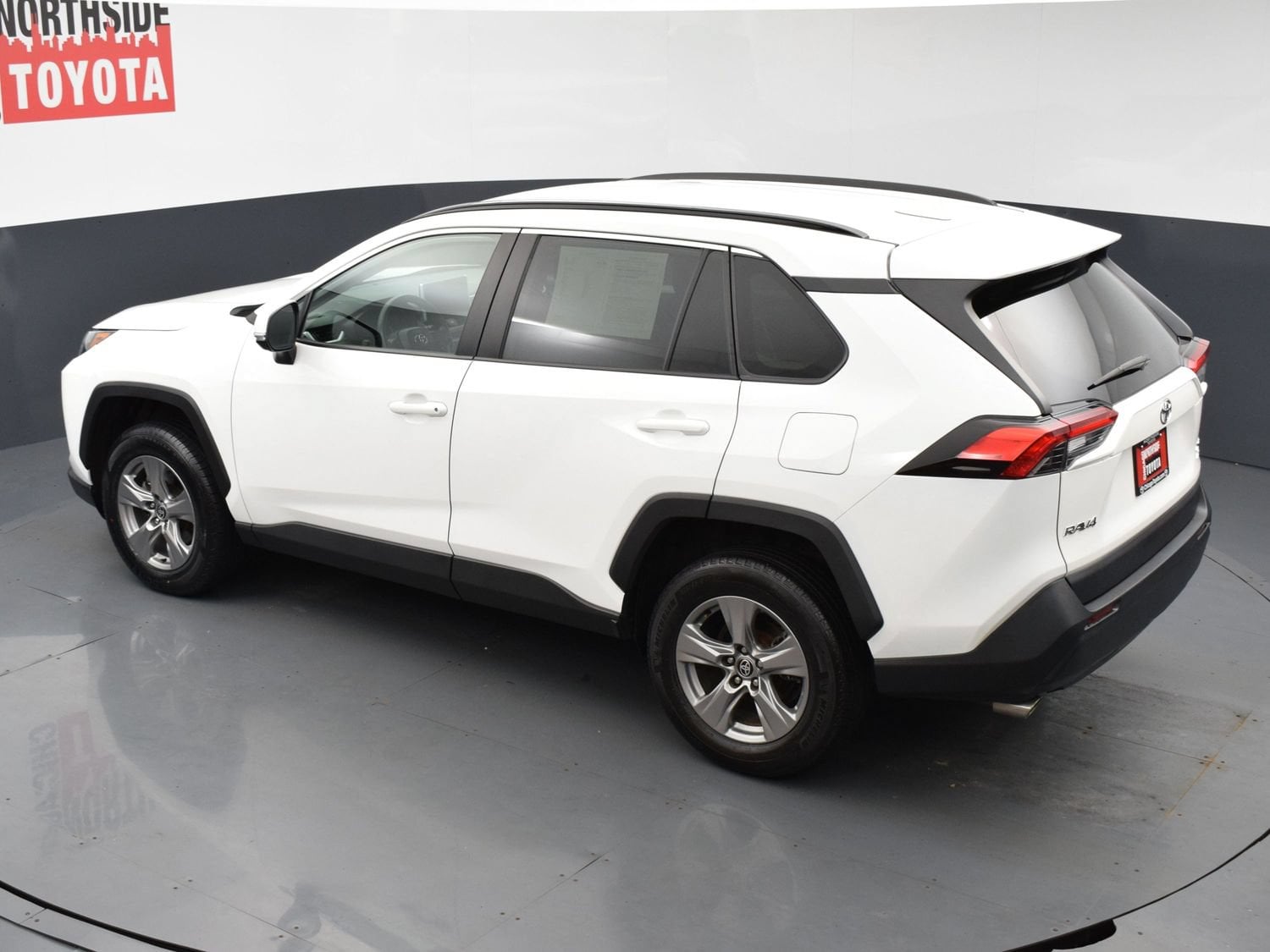 2024 Toyota RAV4 XLE - Photo 18