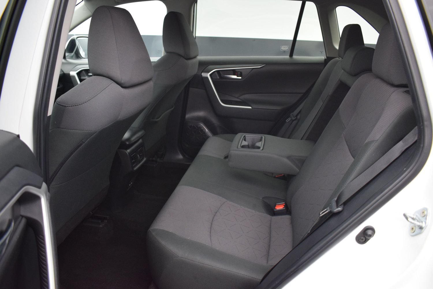 2024 Toyota RAV4 XLE - Photo 12