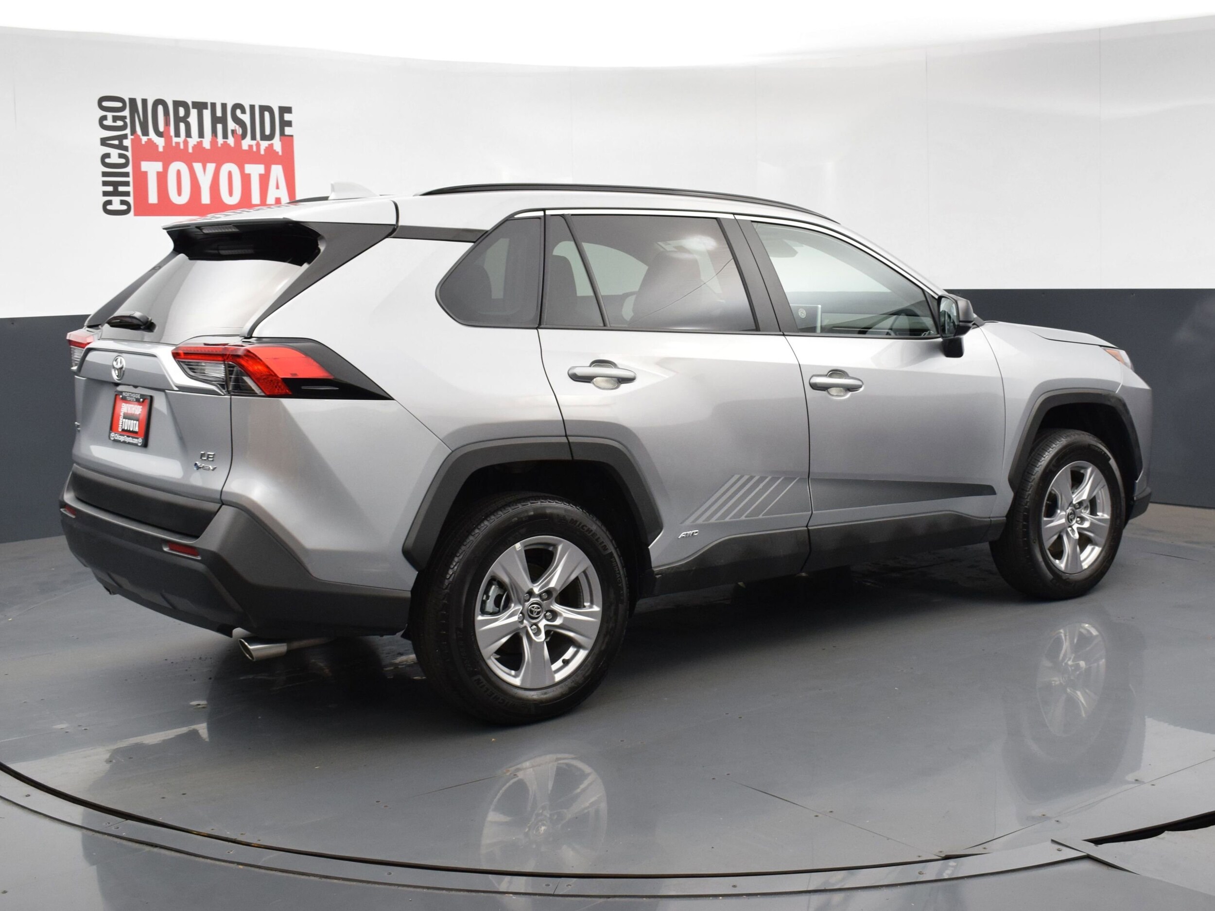 2025 Toyota RAV4 Hybrid LE photo 3