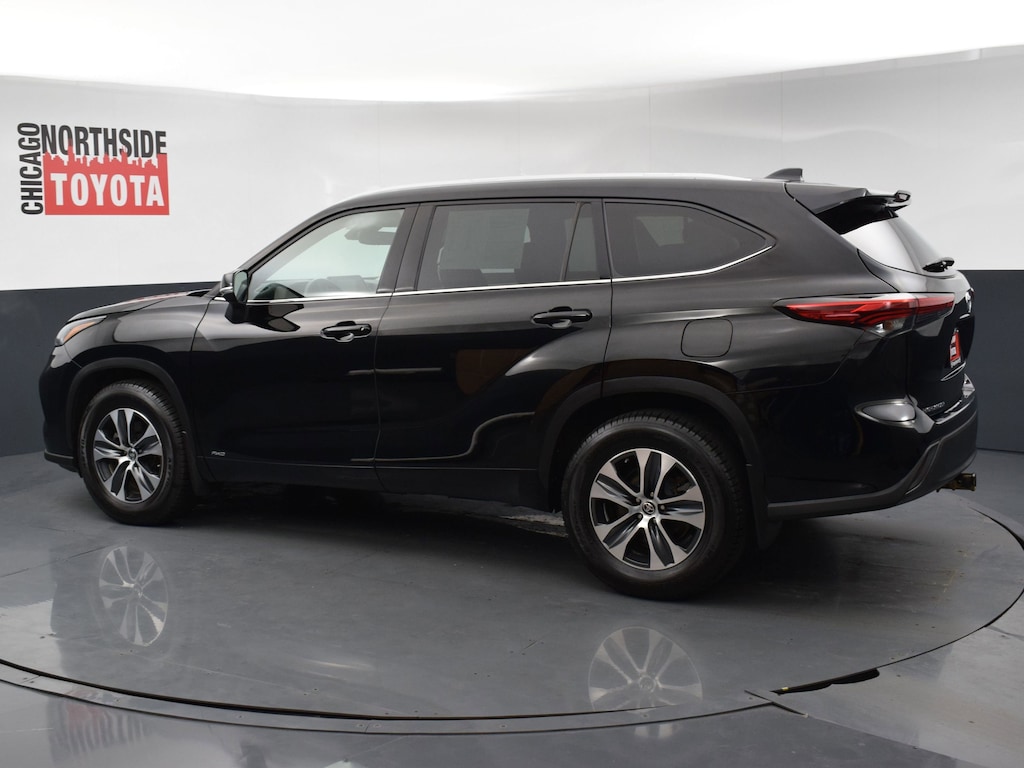 Used 2022 Toyota Highlander Hybrid XLE Sport Utility