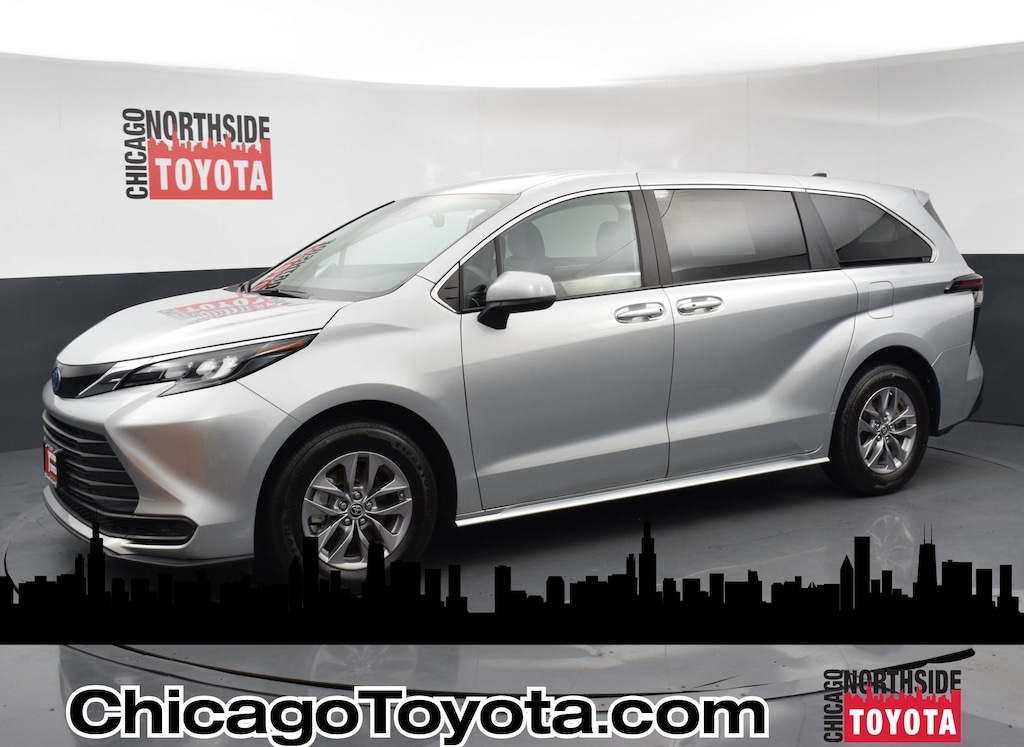 Used 2025 Toyota Sienna LE Mini-van, Passenger
