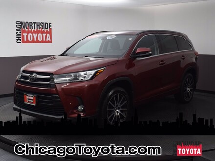 Featured Used 2018 Toyota Highlander SE Sport Utility for Sale in Chicago, IL