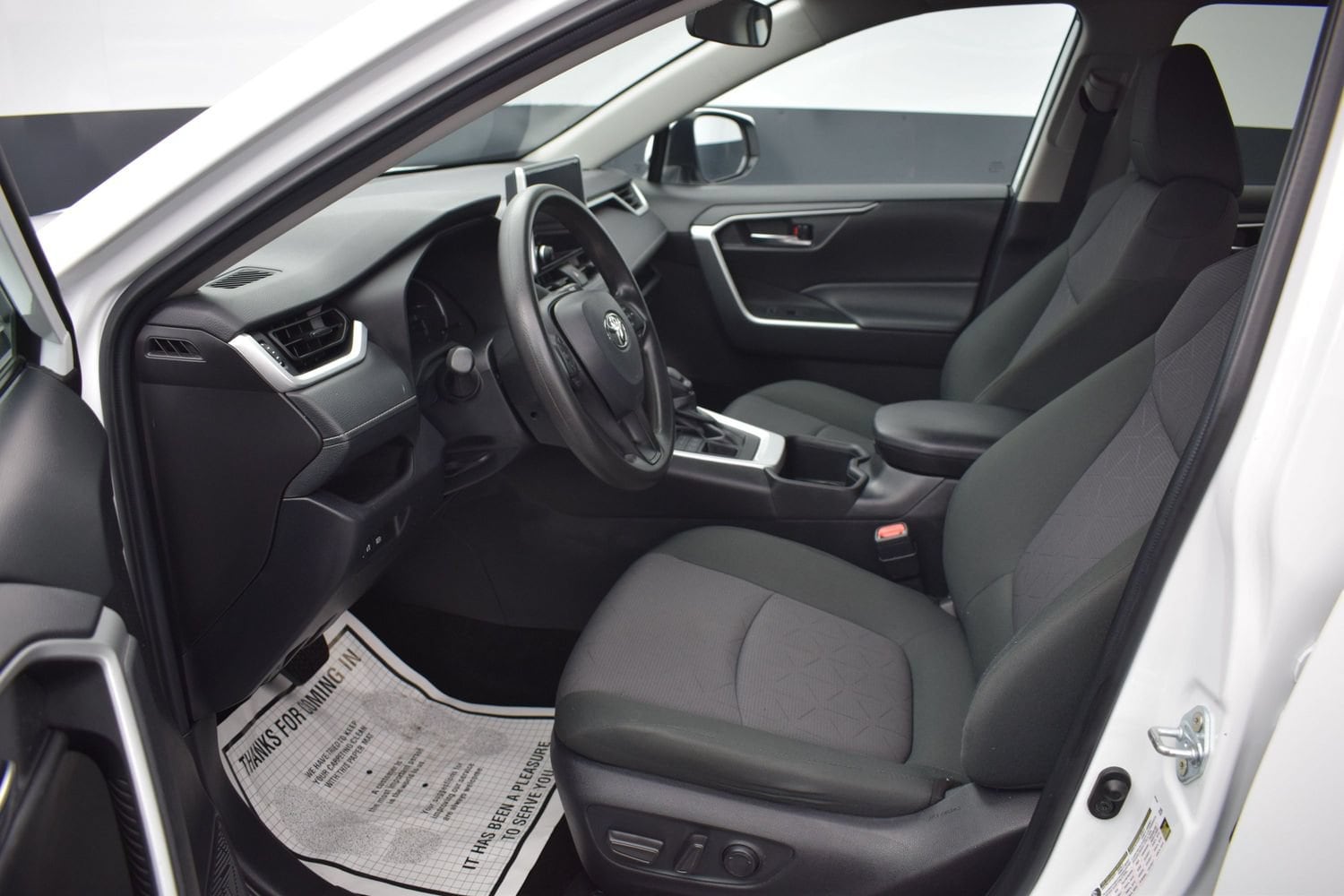 2024 Toyota RAV4 XLE - Photo 13