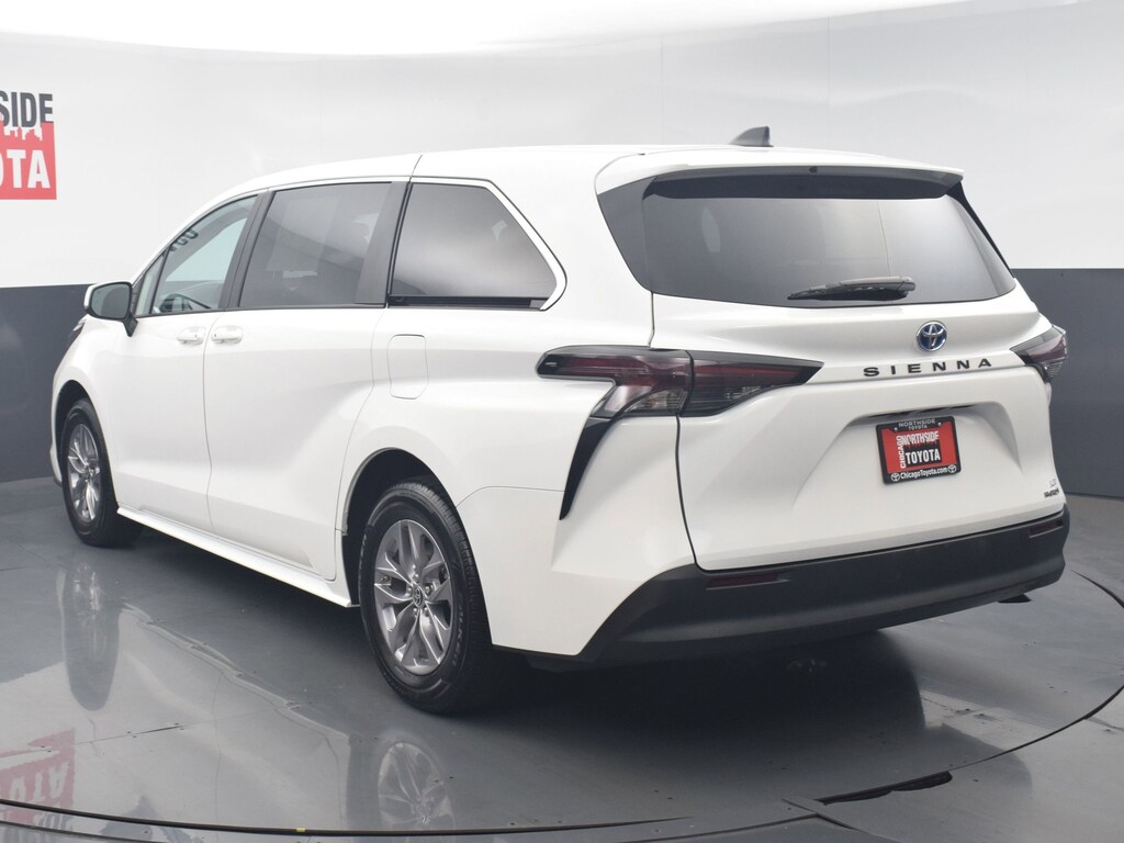 Used 2024 Toyota Sienna LE Mini-van, Passenger