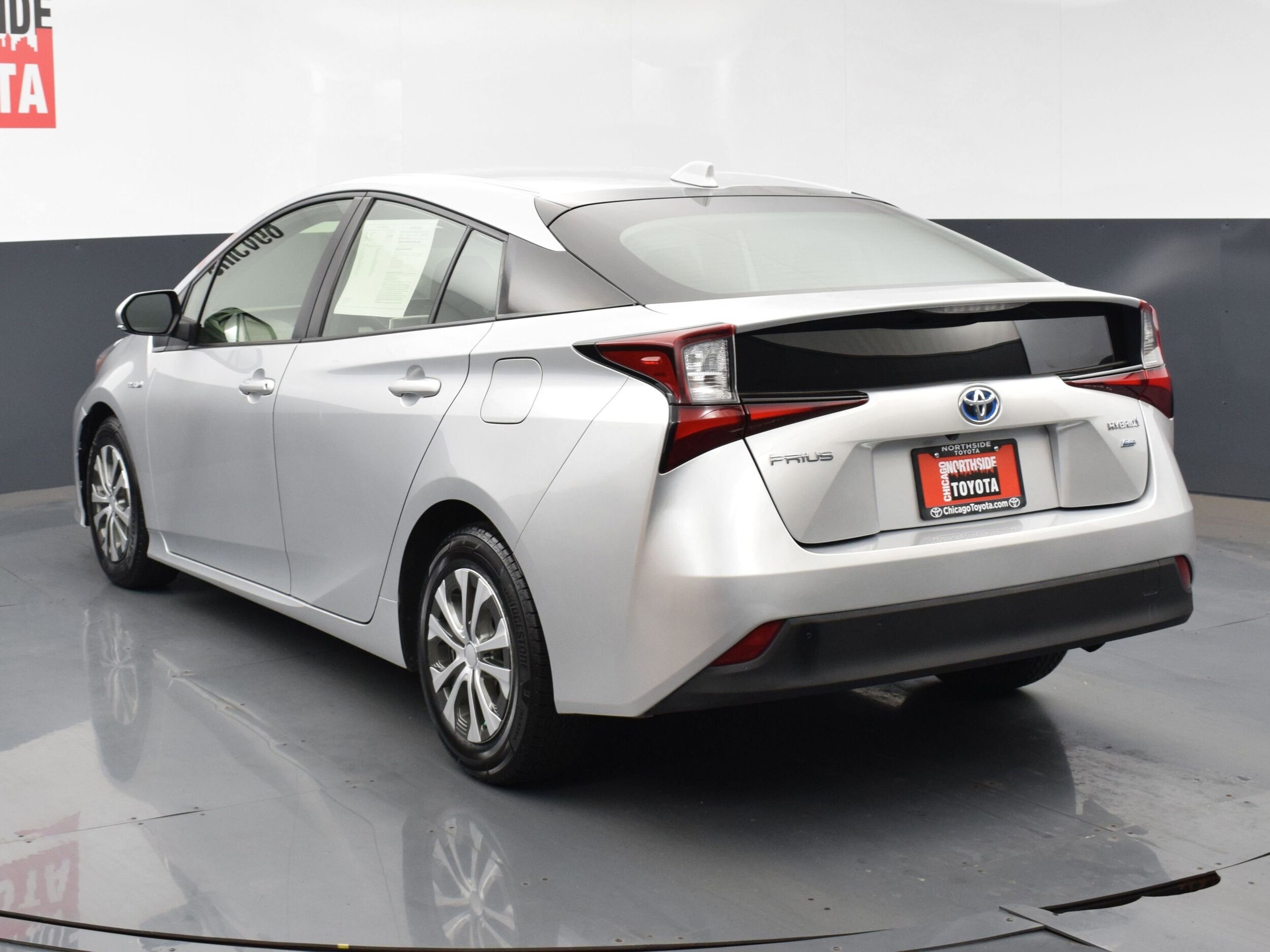 2022 Toyota Prius L photo 3