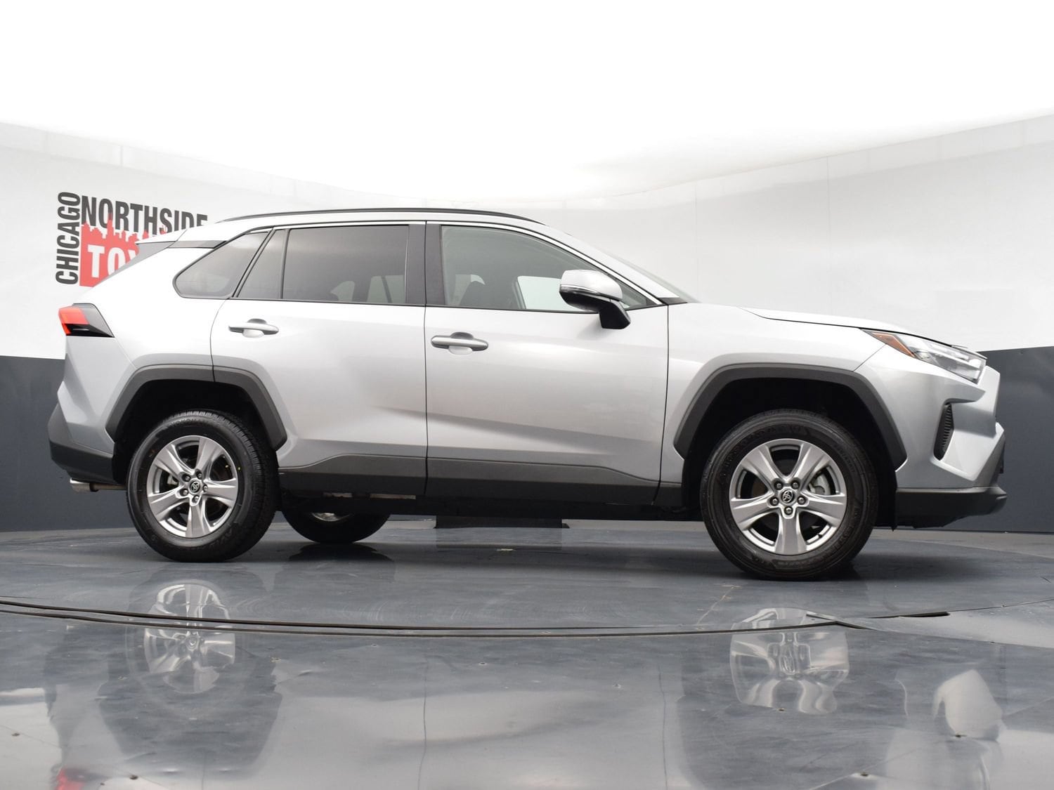 2025 Toyota RAV4 XLE - Photo 27