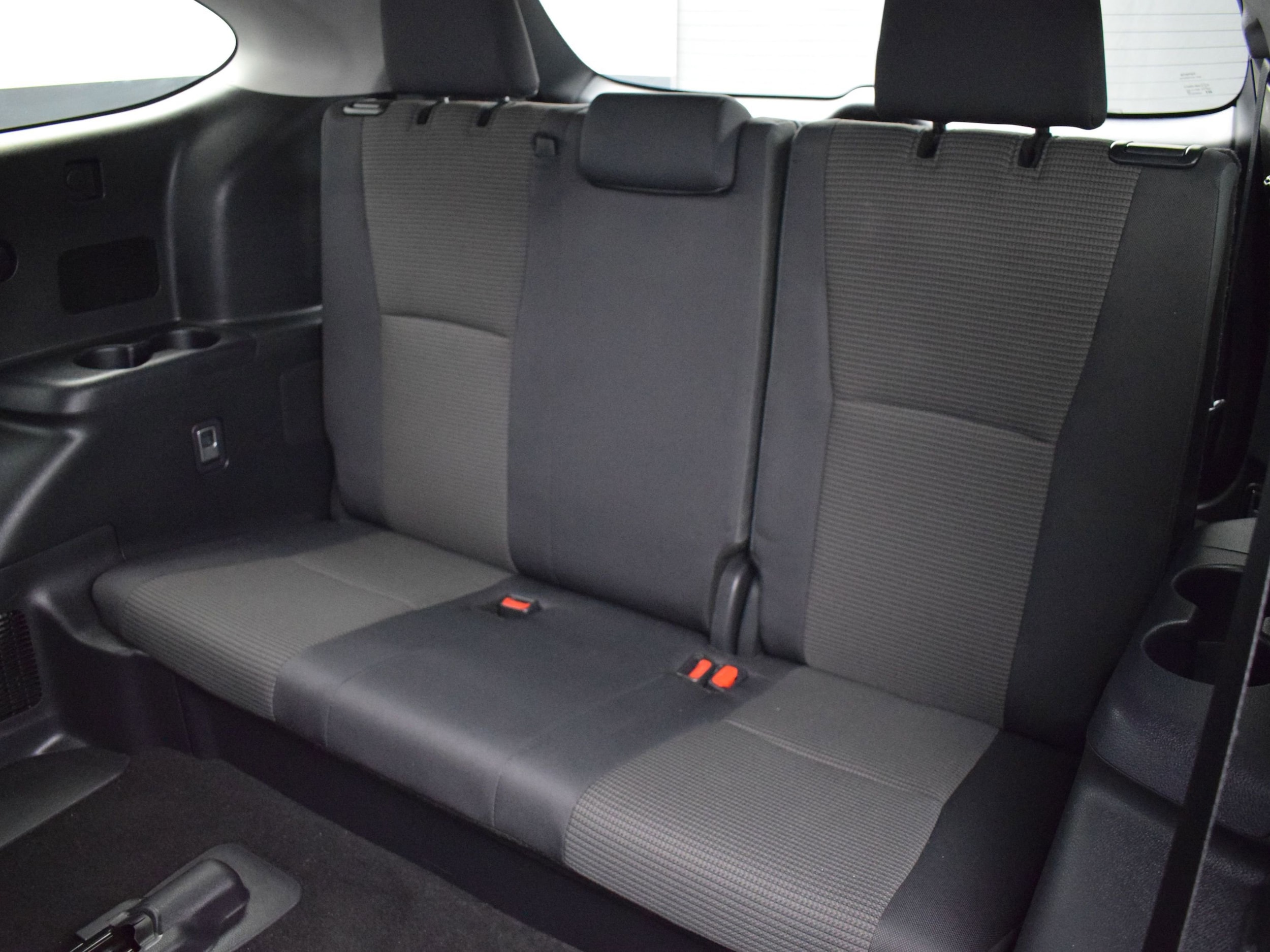 2024 Toyota Highlander LE - Photo 14