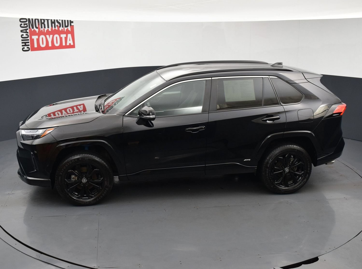 2024 Toyota RAV4 SE - Photo 17