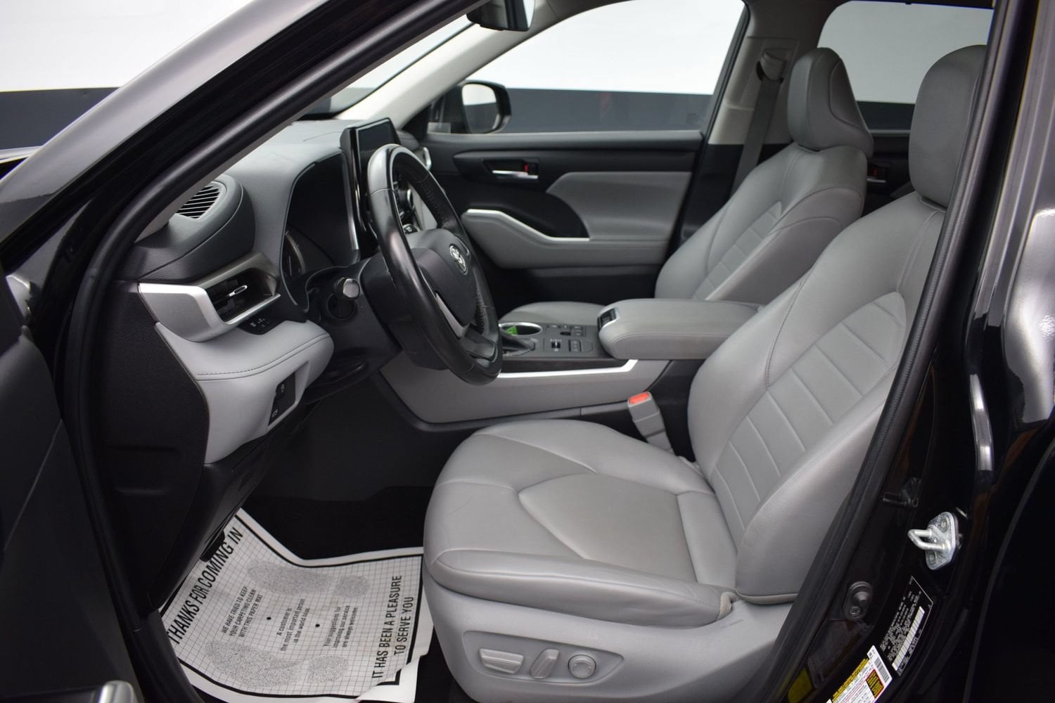 2023 Toyota Highlander XLE - Photo 16