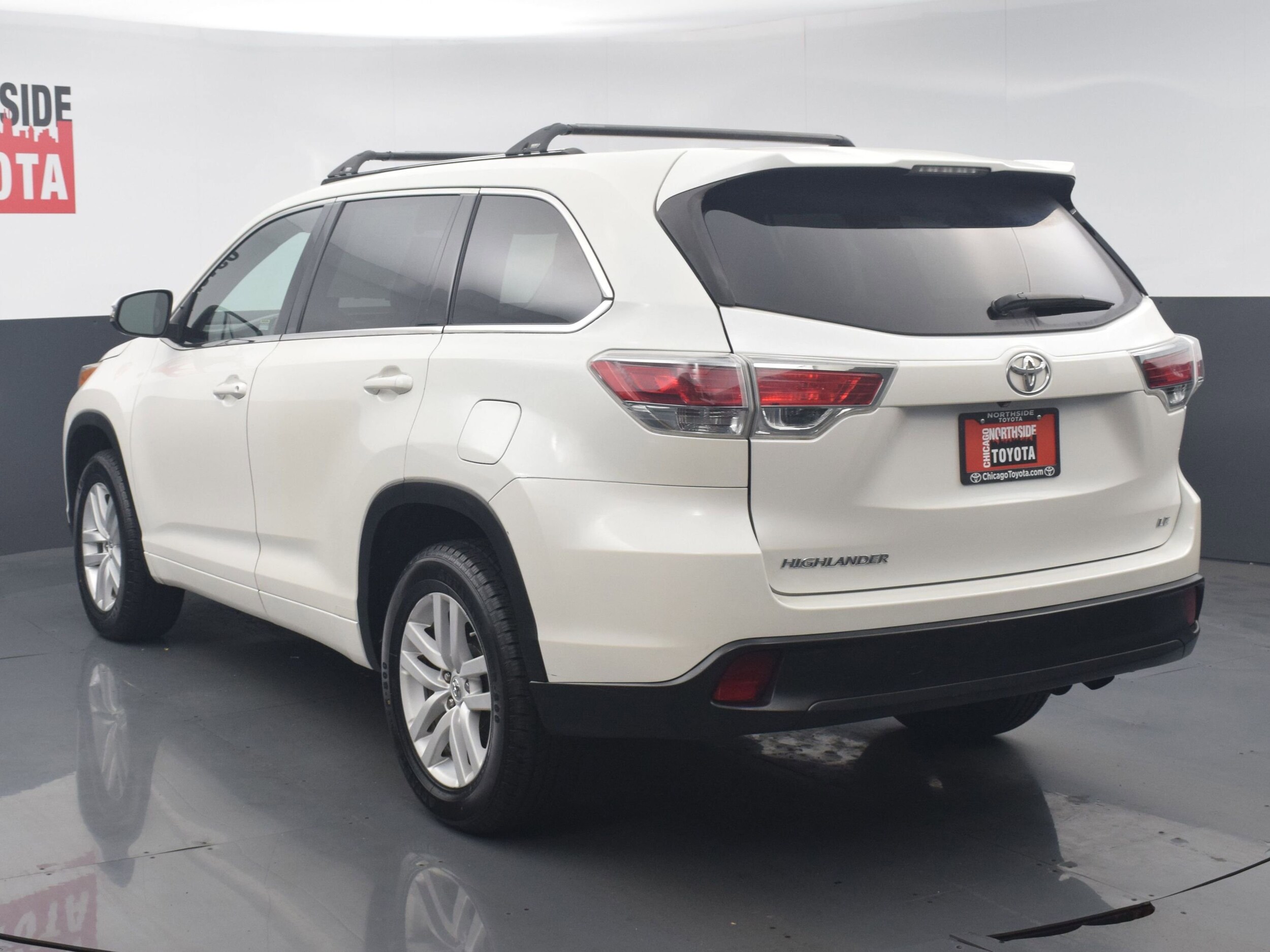 2015 Toyota Highlander LE photo 2