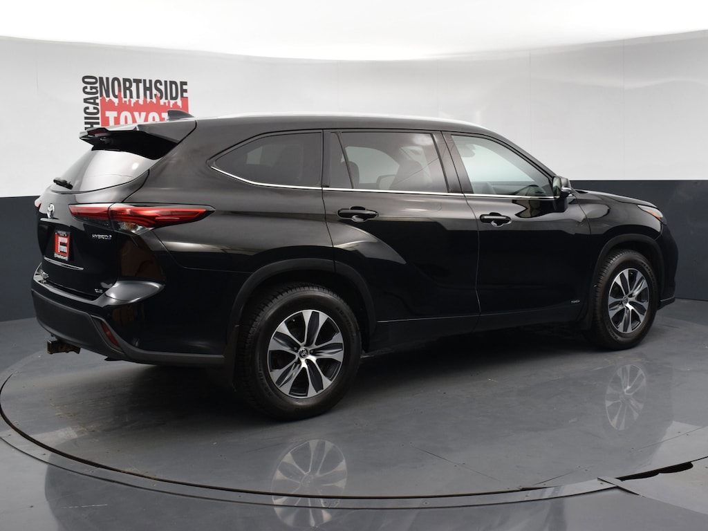 Used 2022 Toyota Highlander Hybrid XLE Sport Utility