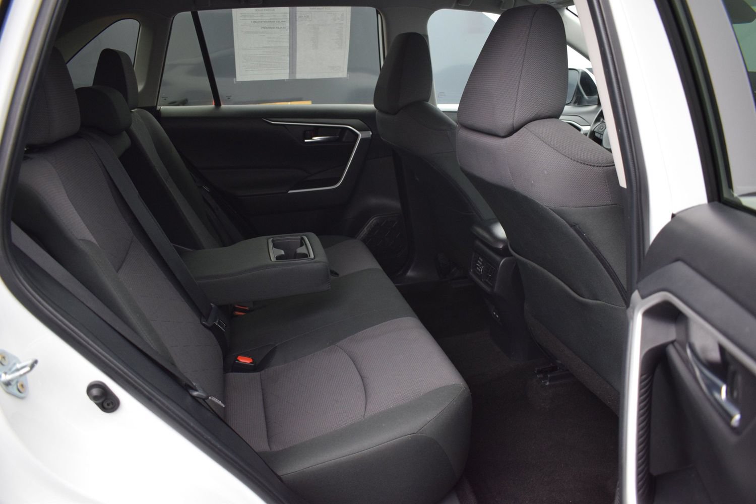 2024 Toyota RAV4 XLE - Photo 11