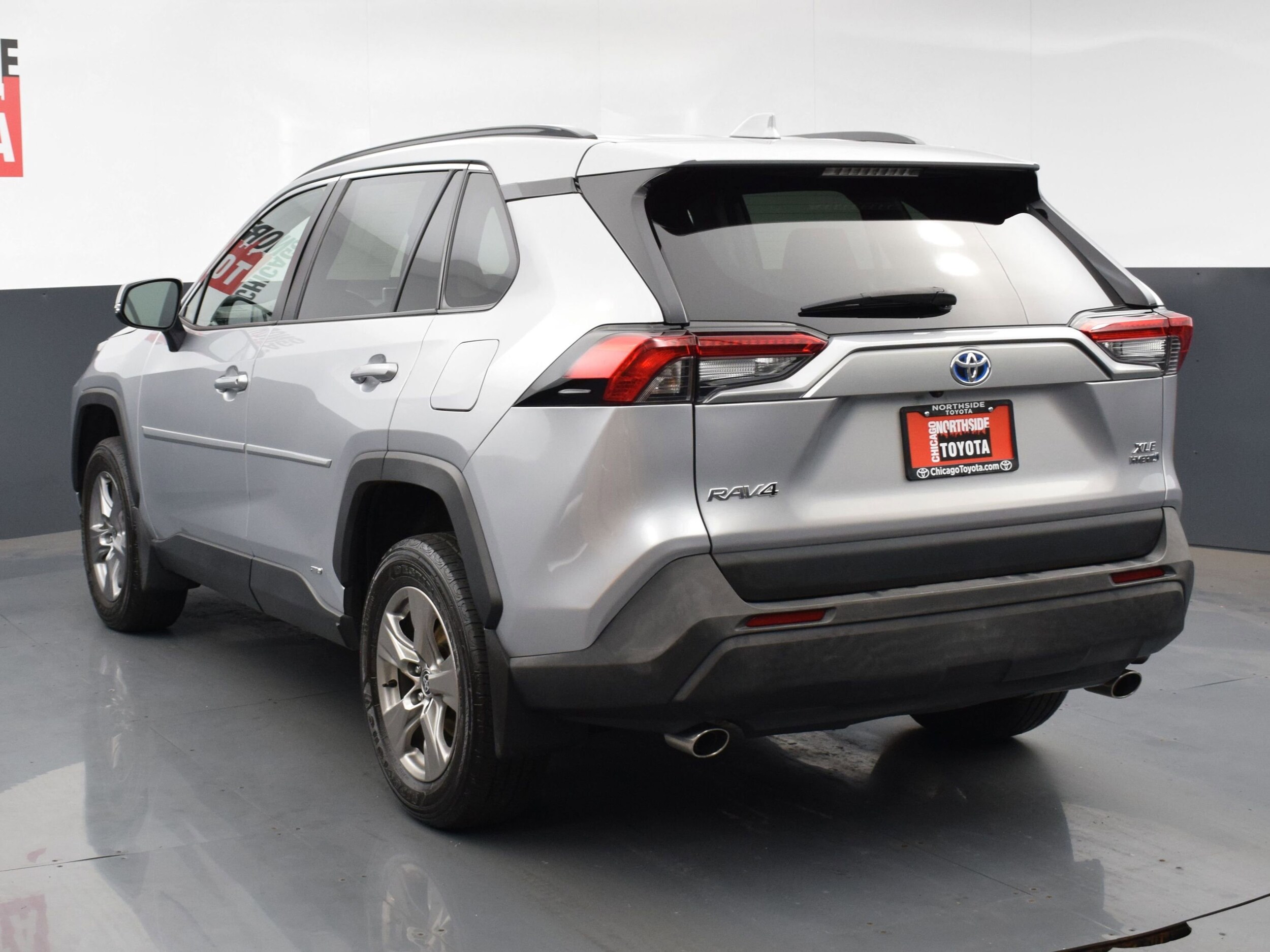 2024 Toyota RAV4 Hybrid XLE photo 3