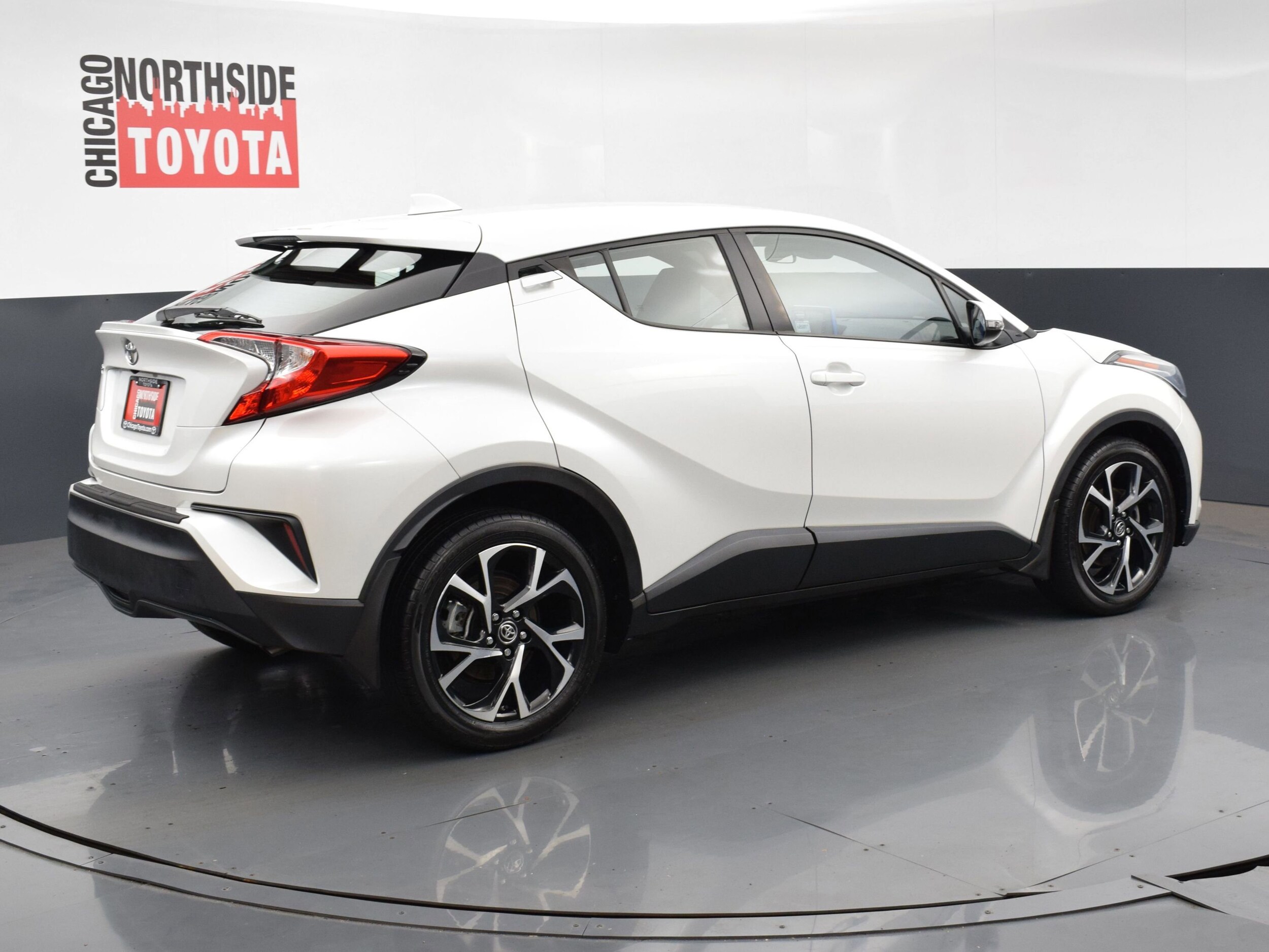 2022 Toyota C-HR XLE photo 3