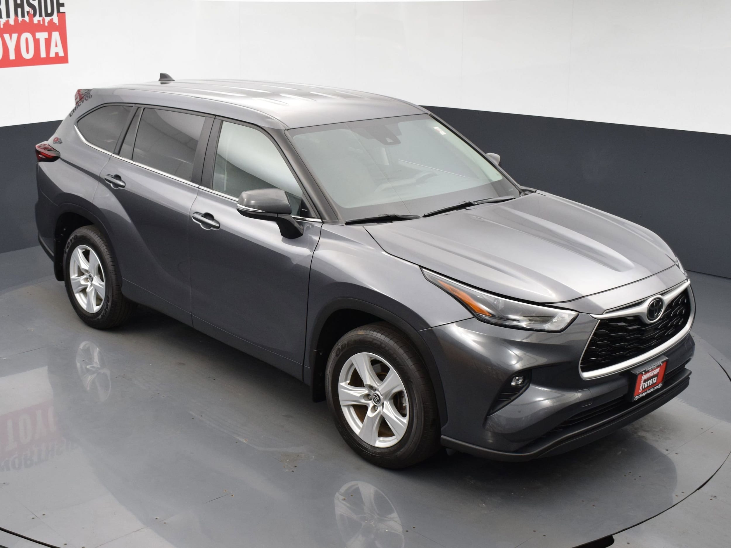 2024 Toyota Highlander LE - Photo 24