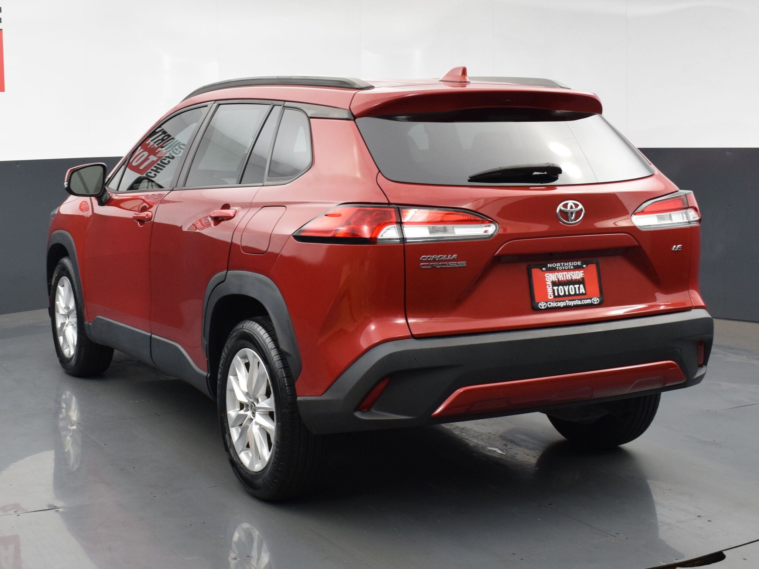 2022 Toyota Corolla Cross LE photo 2