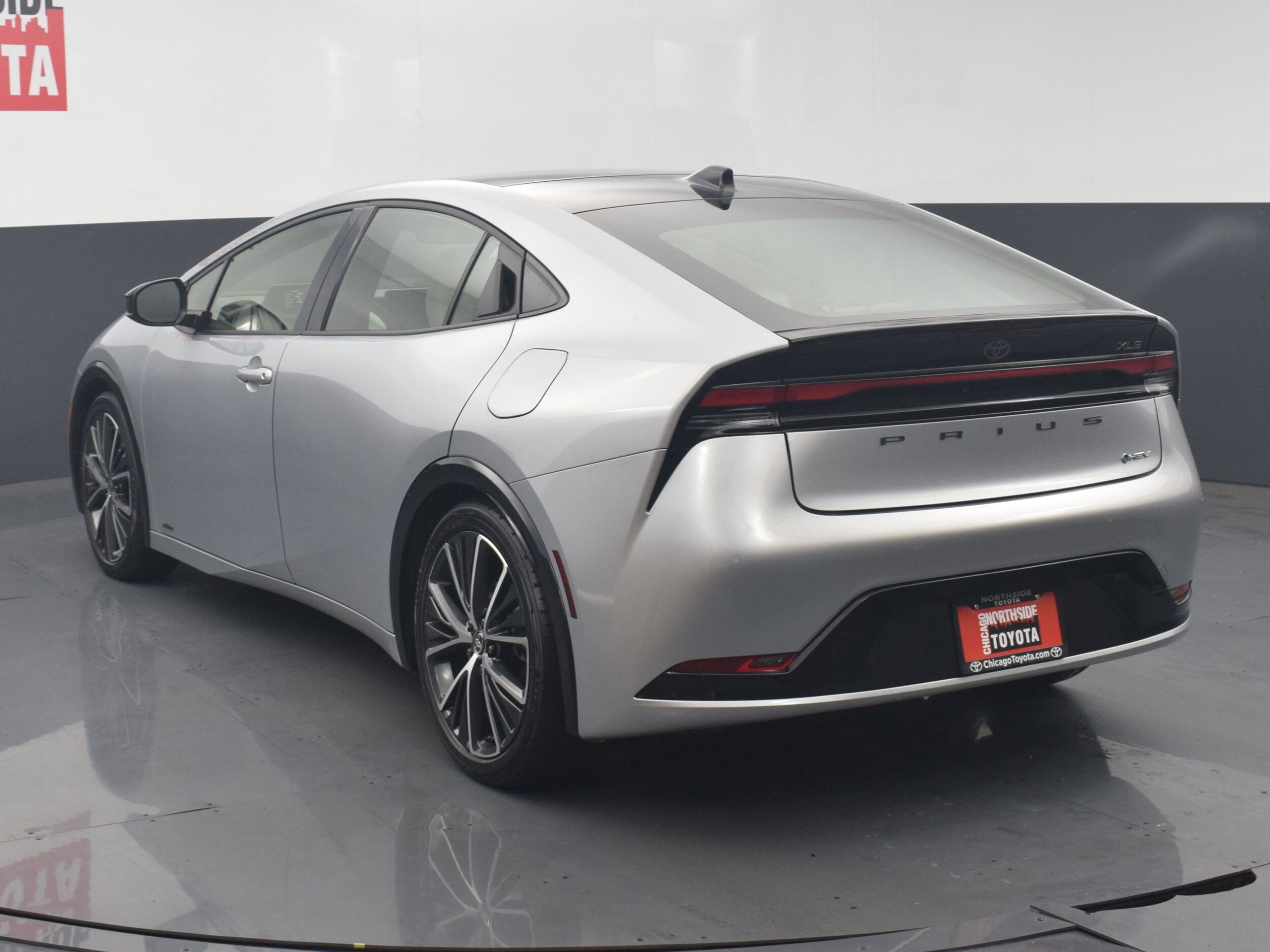 2023 Toyota Prius XLE photo 3