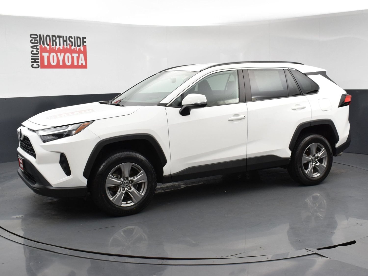 2024 Toyota RAV4 XLE - Photo 8