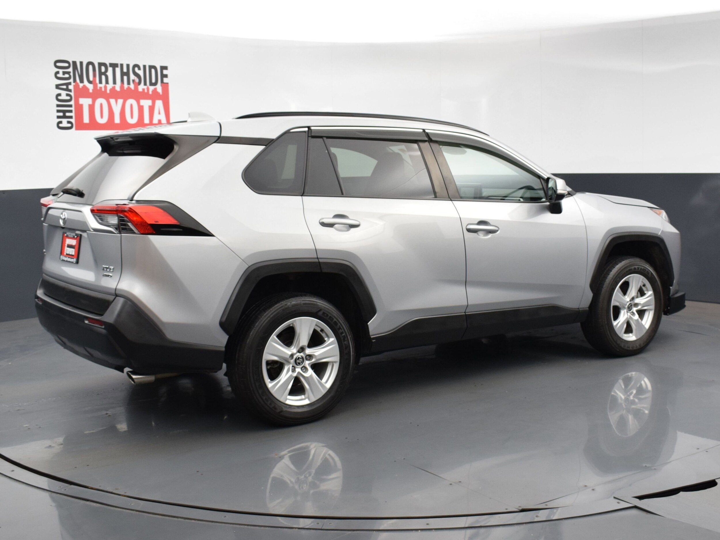 2021 Toyota RAV4 XLE photo 2