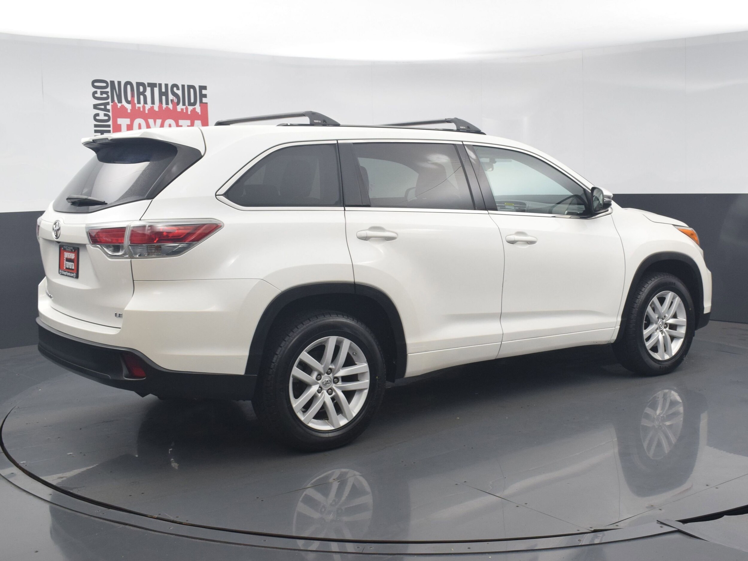 2015 Toyota Highlander LE photo 3