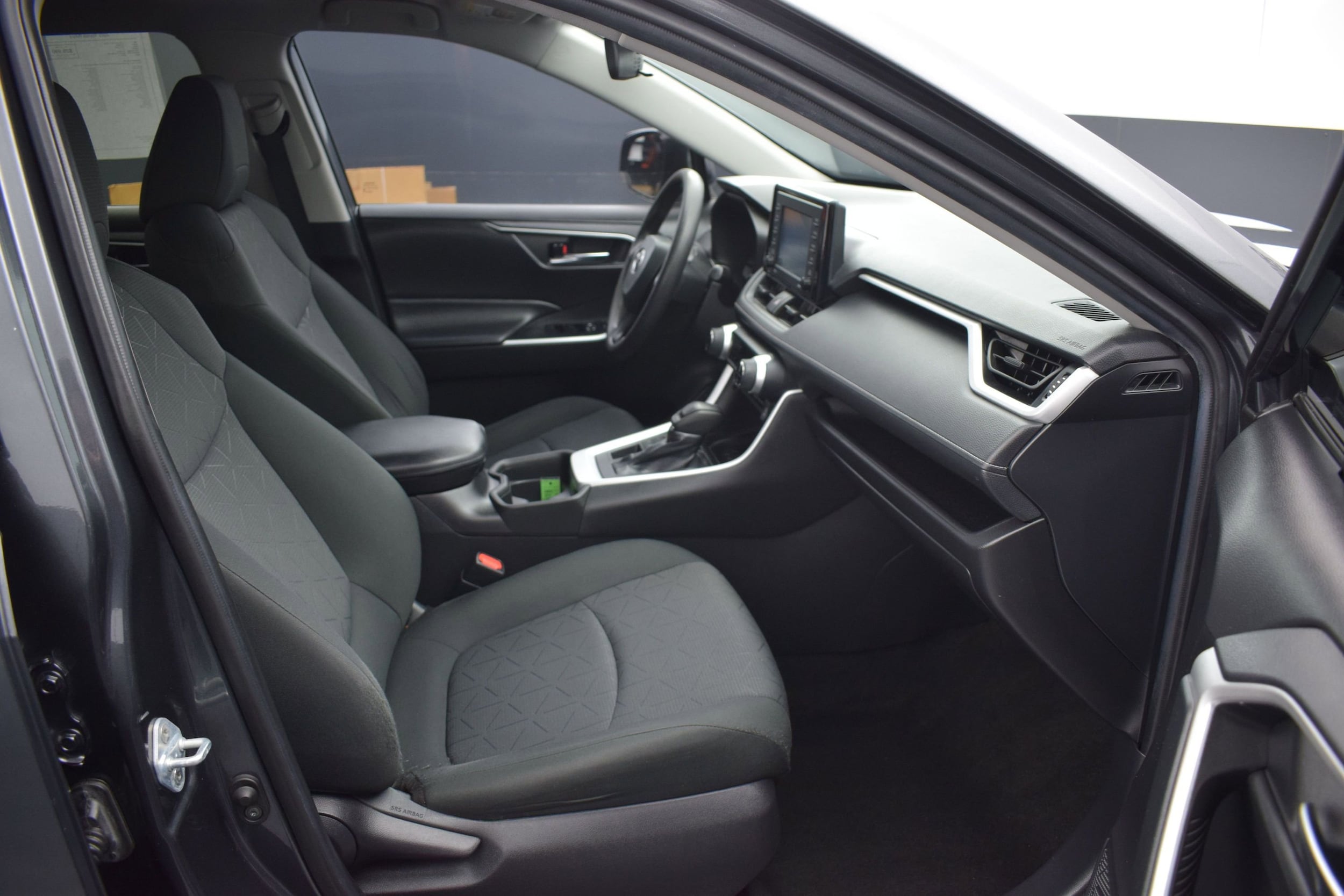 2021 Toyota RAV4 XLE - Photo 10