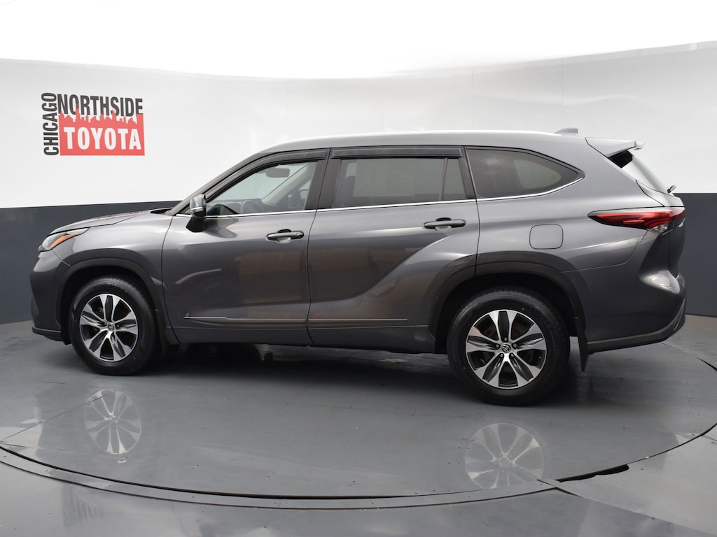 Used 2022 Toyota Highlander XLE Sport Utility