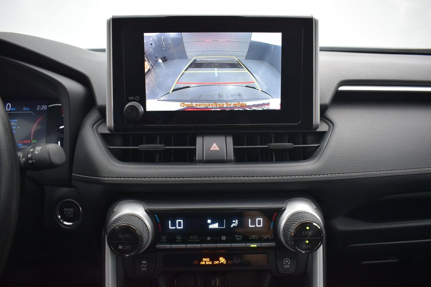 2024 Toyota RAV4 XLE - Photo 15