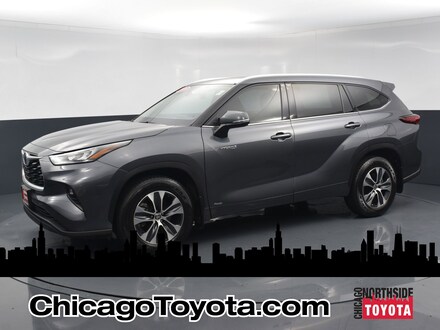 Featured Used 2020 Toyota Highlander Hybrid XLE Sport Utility for Sale in Chicago, IL