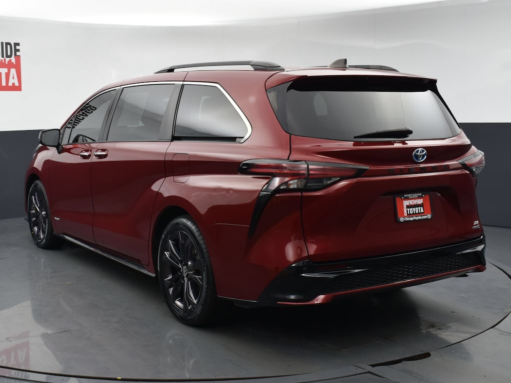 Used 2021 Toyota Sienna XSE Mini-van, Passenger