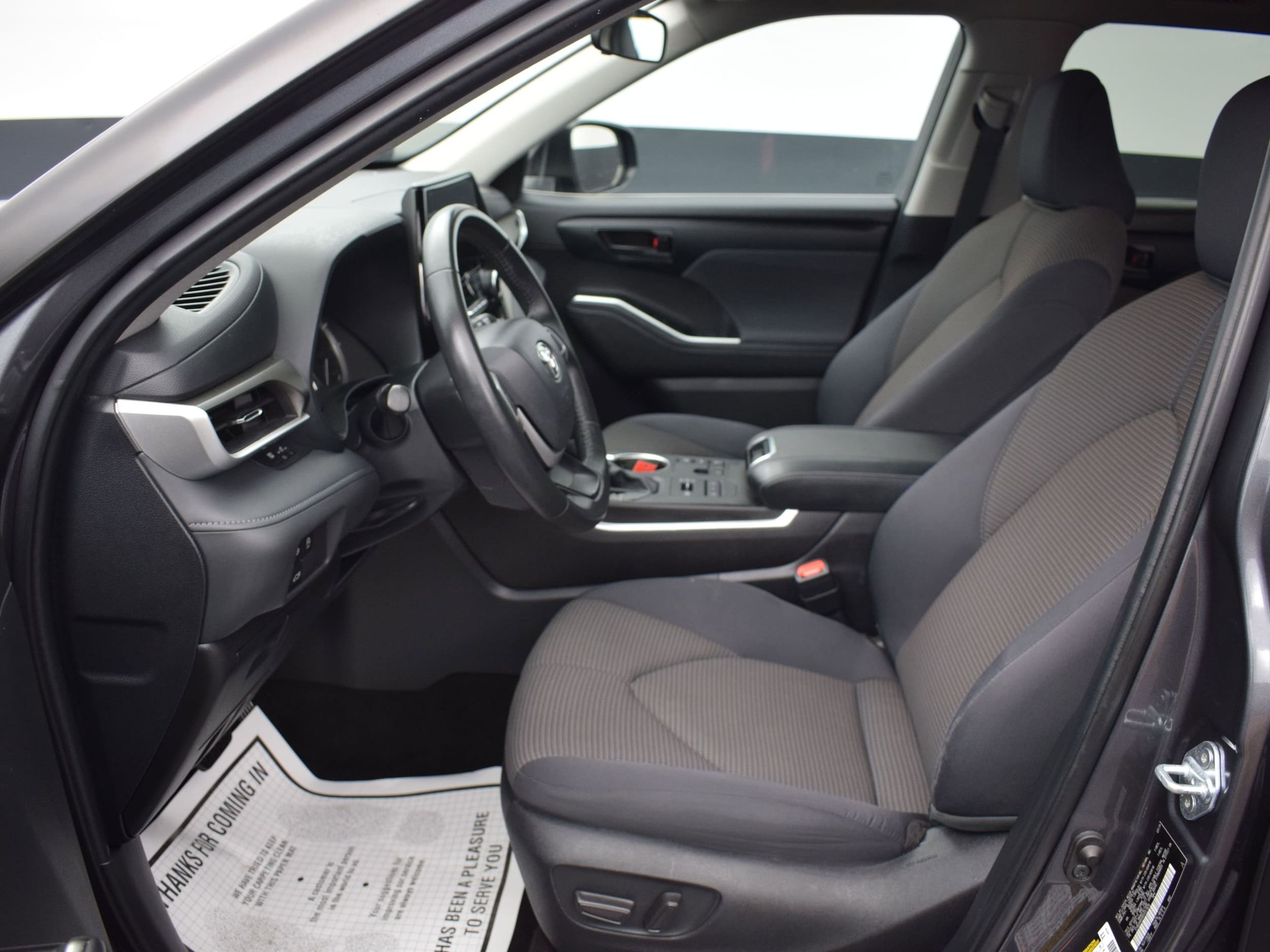2024 Toyota Highlander LE - Photo 16