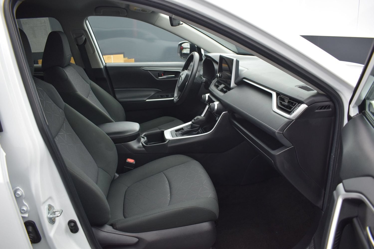 2024 Toyota RAV4 XLE - Photo 10