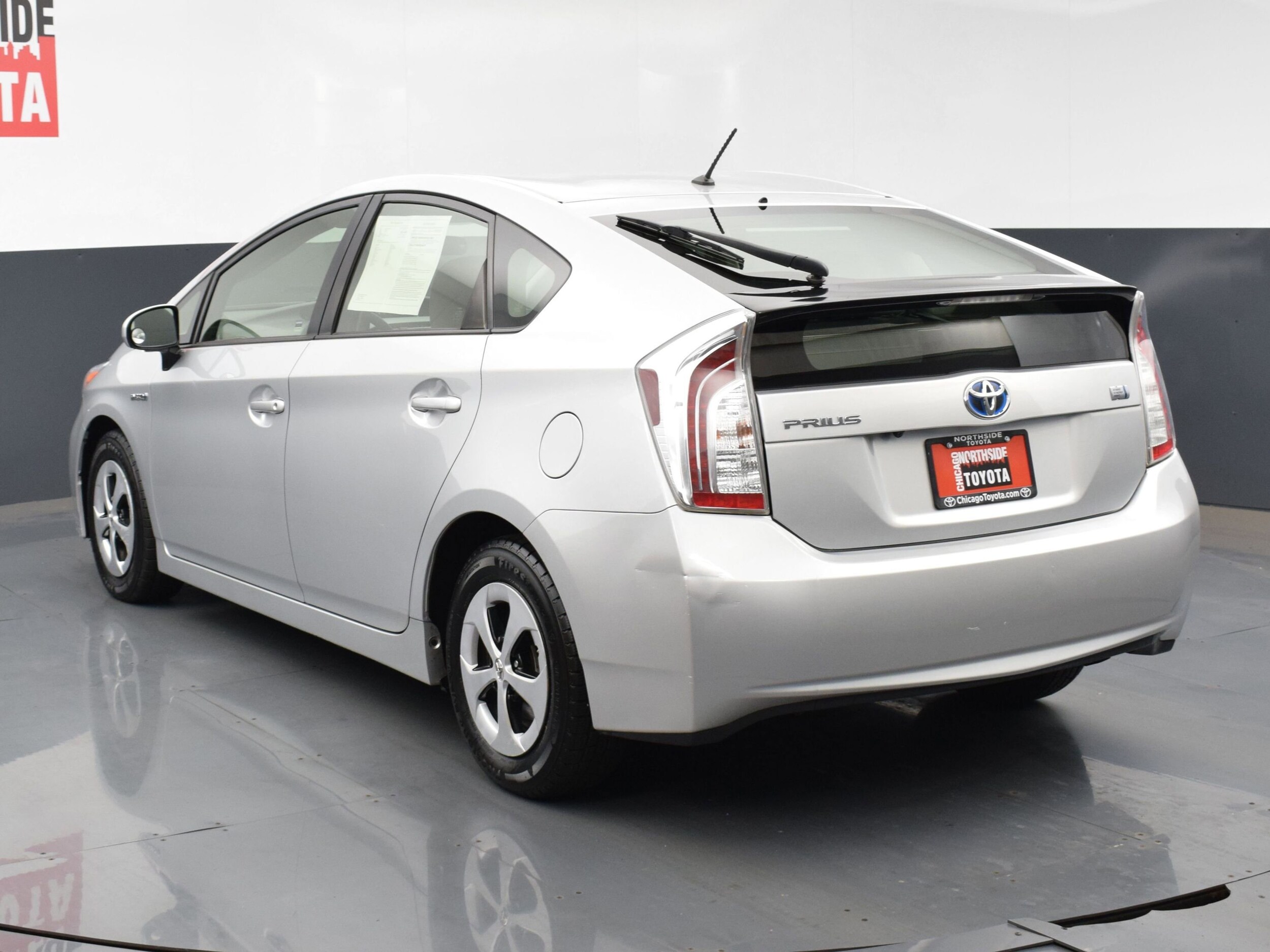 2014 Toyota Prius One photo 2