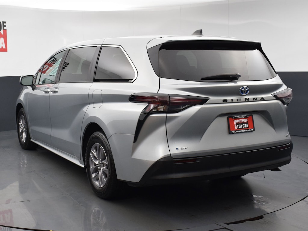 Used 2025 Toyota Sienna LE Mini-van, Passenger