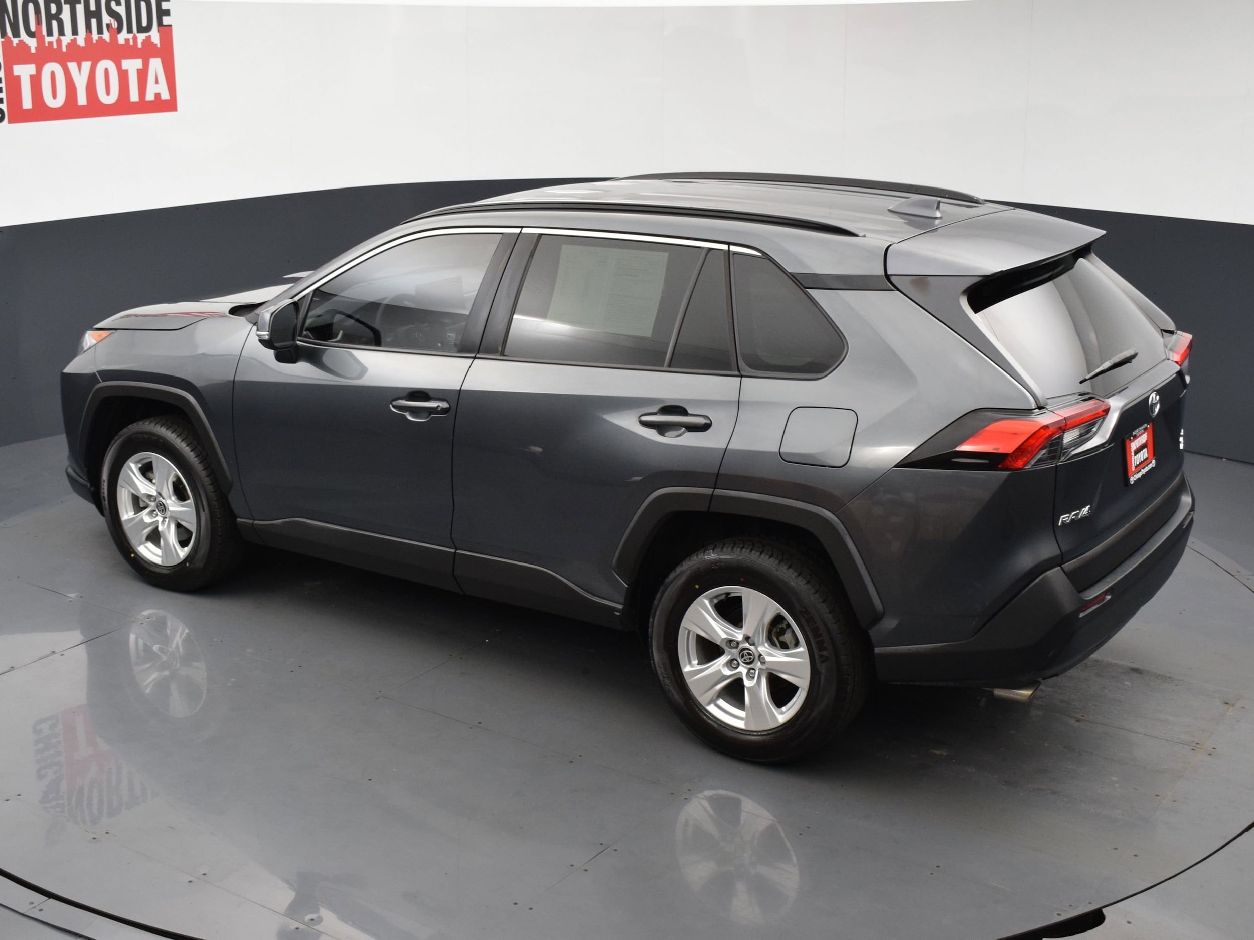 2021 Toyota RAV4 XLE - Photo 18
