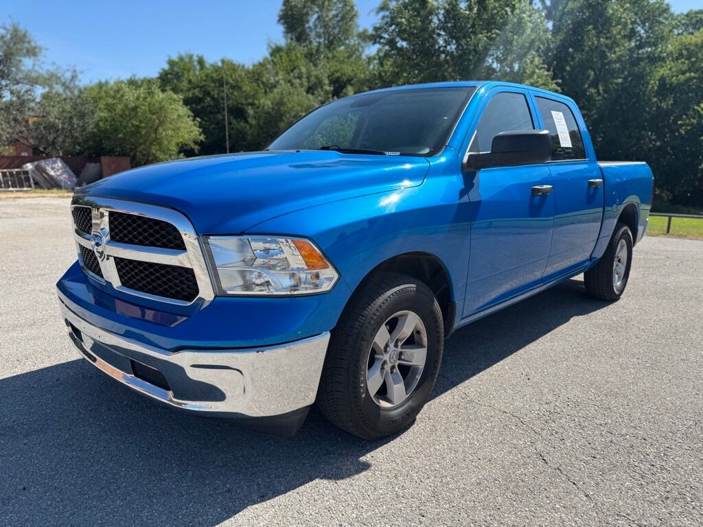 2022 Ram 1500 Classic SLT photo 3