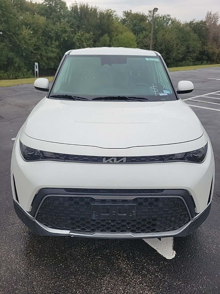 2024 Kia Soul LX photo 2