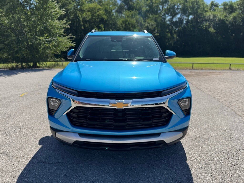 2025 Chevrolet Trailblazer LT photo 2