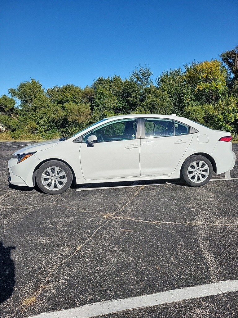 2024 Toyota Corolla LE photo 4