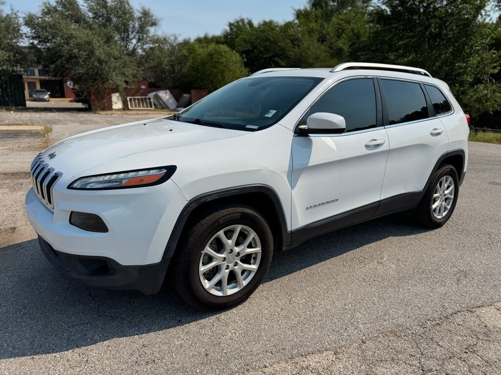 2017 Jeep Cherokee Latitude photo 2