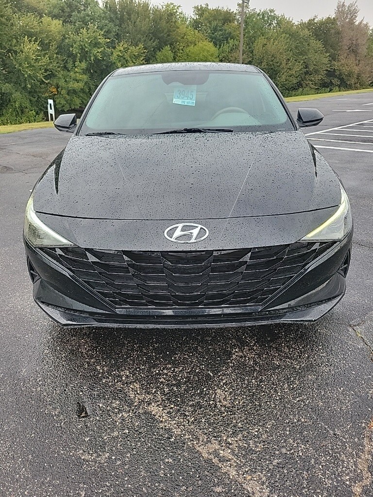 2021 Hyundai Elantra SEL photo 2