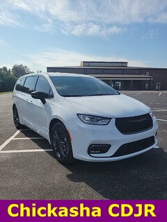 2026 Chrysler Pacifica SELECT Passenger Van