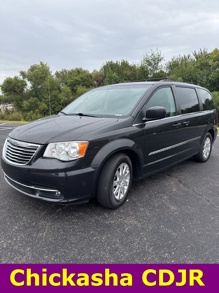 2015 Chrysler Town & Country Touring photo 3