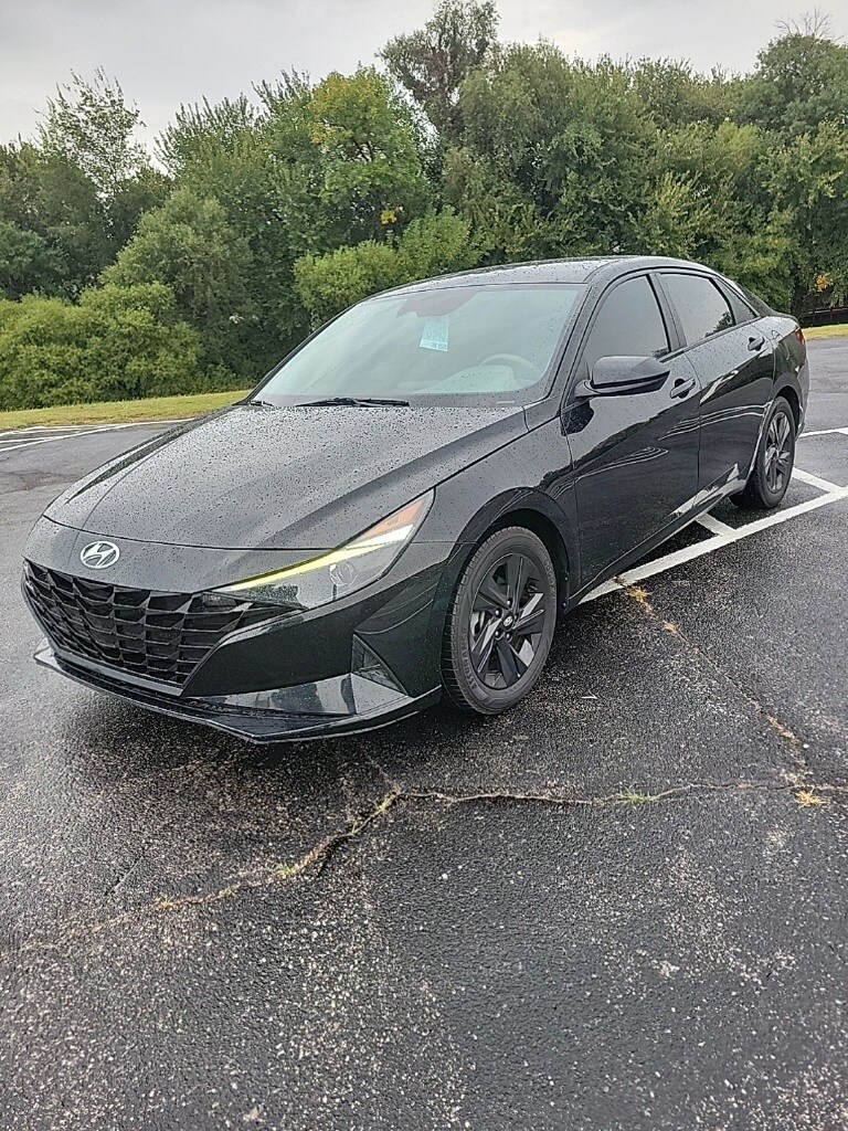 2021 Hyundai Elantra SEL photo 3