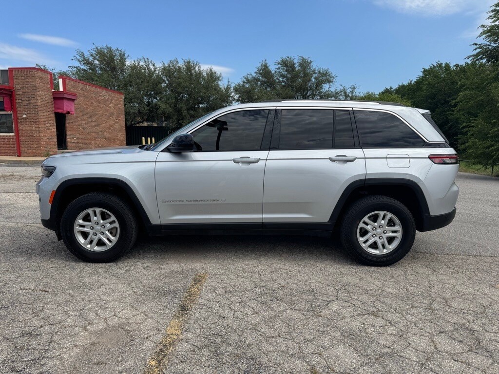 2024 Jeep Grand Cherokee Laredo photo 3