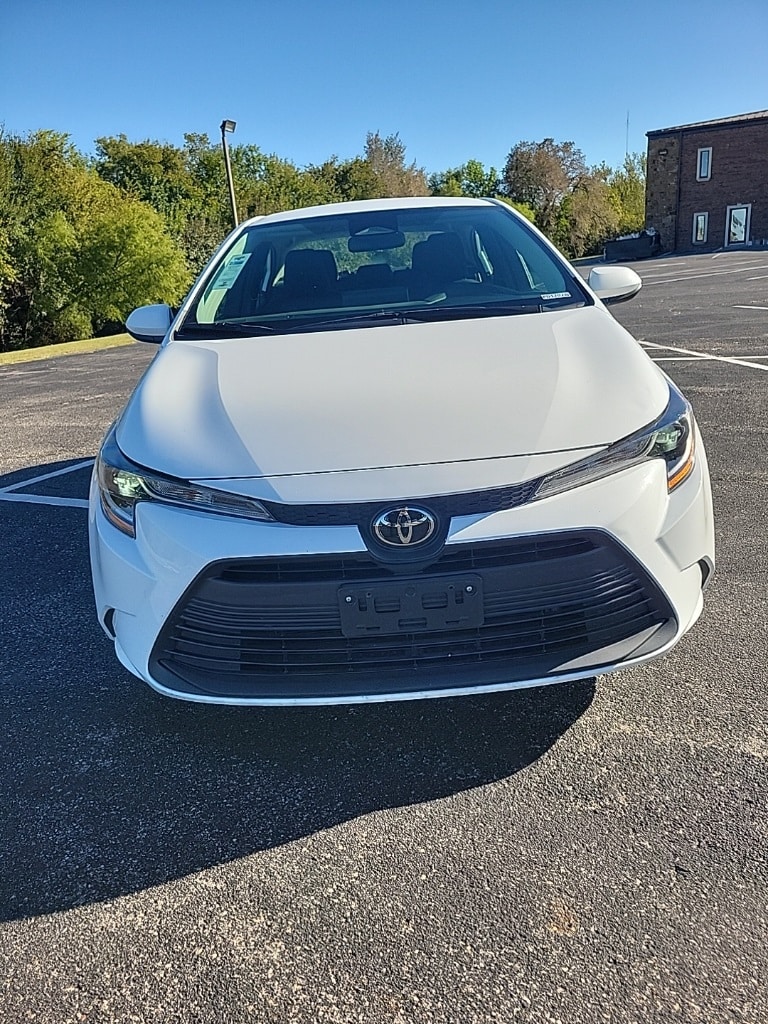 Used 2024 Toyota Corolla LE with VIN 5YFB4MDE1RP153189 for sale in Chickasha, OK
