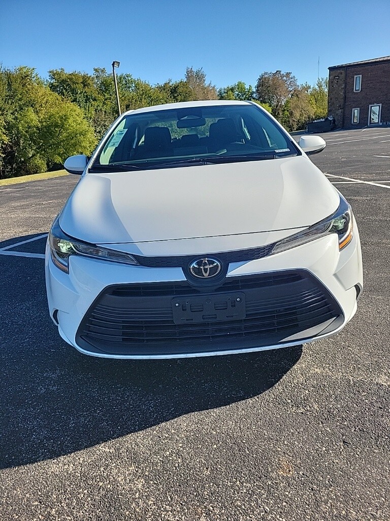 2024 Toyota Corolla LE photo 2
