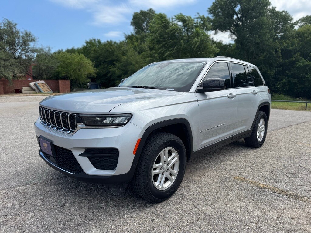 2024 Jeep Grand Cherokee Laredo photo 2