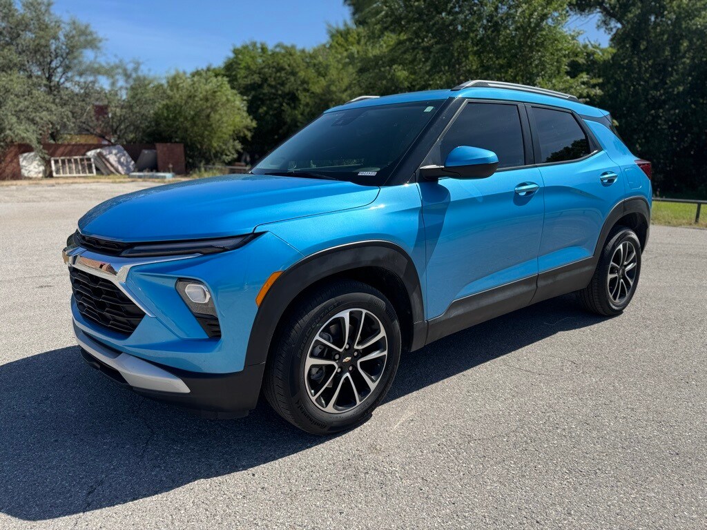 2025 Chevrolet Trailblazer LT photo 3